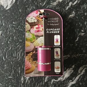 NWT Chicago Metallic Cupcake Plunger Baking
Tool